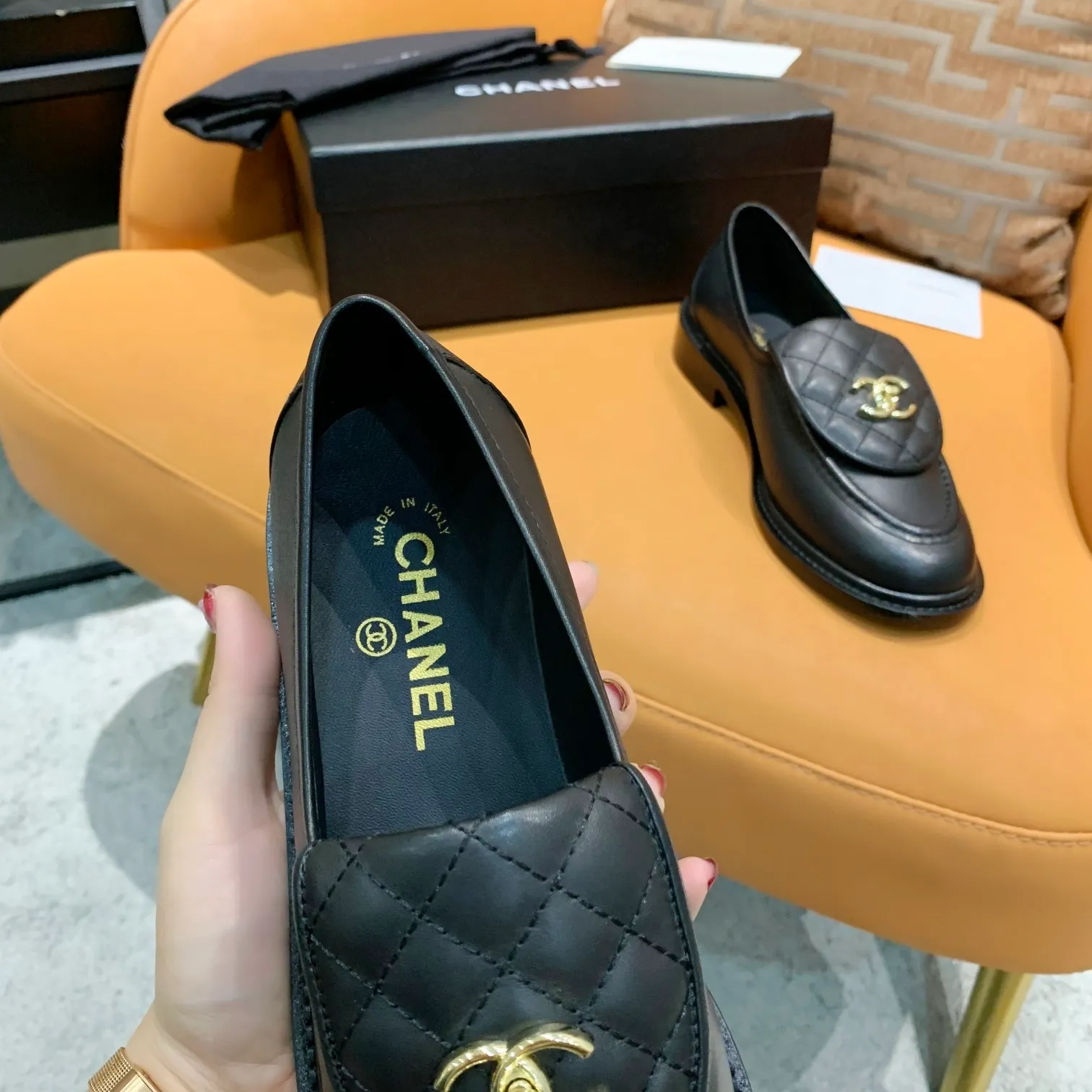 Factory direct sales p480🐘🐘Women's shoes Women's shoes Women's shoes Women's shoes Women's clothing The official website is updated simultaneously with the latest version, CHANEL FW2021 Chanel early spring new top autumn shoes single shoe series ____________ The must-have hot style for the fragrance family in spring, the goddess series, with the elegant and ladylike temperament of the fragrance family, super durable, irresistible, and exciting... ▪️The upper is made of high-grade imported cowhide with texture ➕Original molded hardware buckle ➕Electric embroidery ▪️The lining is made of imported lambskin, which is soft and comfortable ▪️Original molded version, Italian genuine leather outsole🇮🇹 ▪️Number of yards: 35-40 (41 customized, non-returnable) ▪️Color: 4 colors of black, white, apricot and patent leather